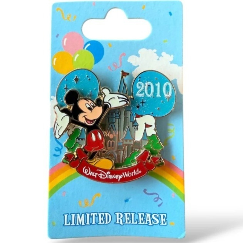 Walt Disney World 2010 Limited Release Mickey Mouse Castle Pin 2 of 12 NEW